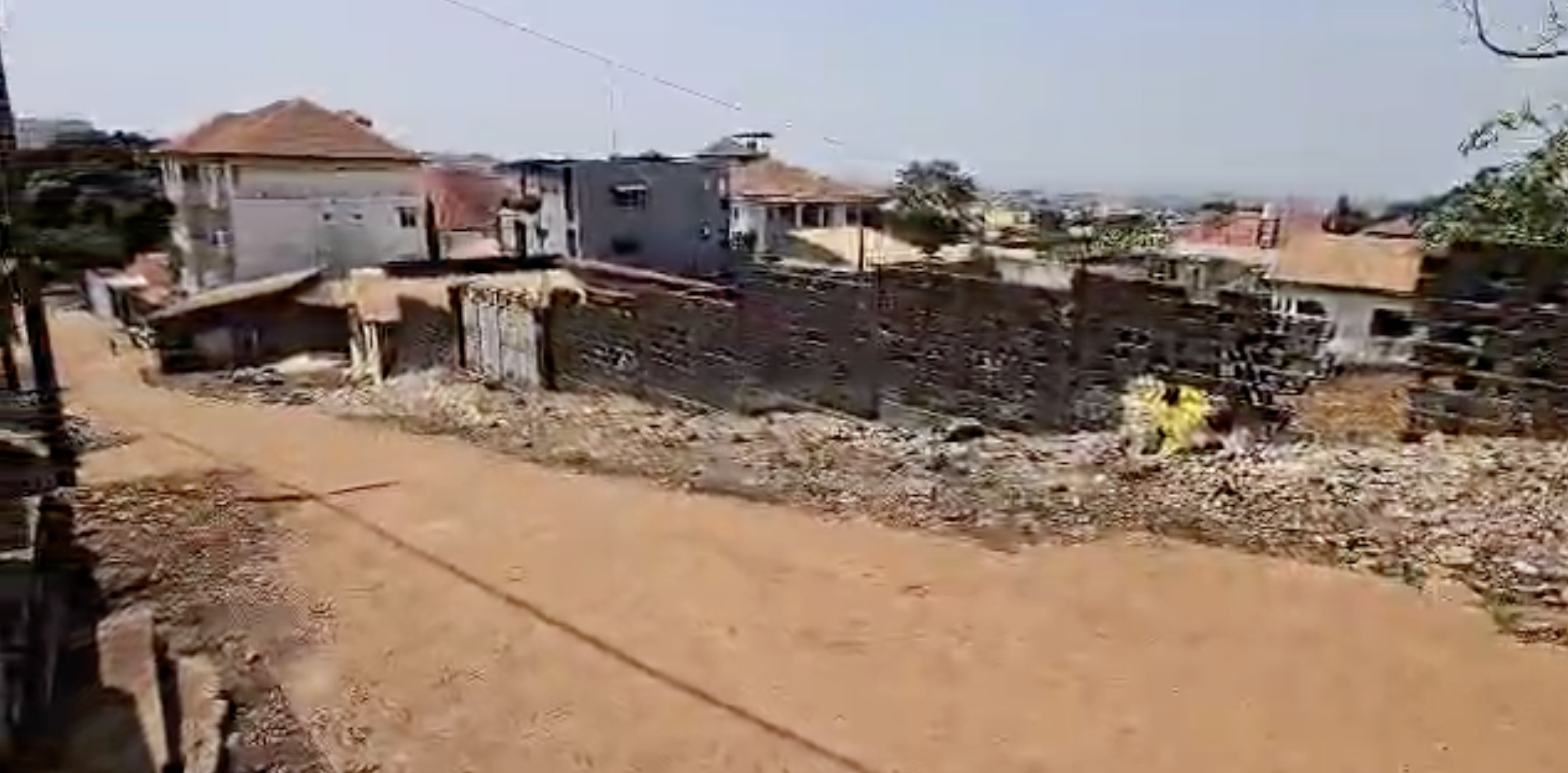 Terrain avec Construction en Cours à Kobayah – 600m² avec Titre Foncier - Photo 2